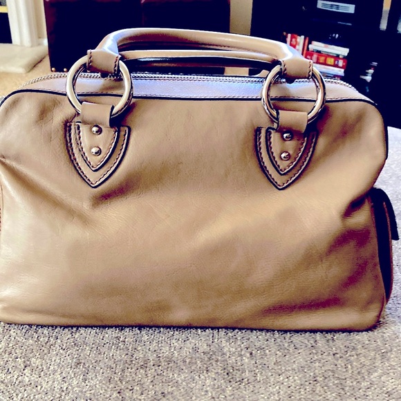 Authentic Marc Jacobs bag! Silver accents. Zipper closure. Never used! - Picture 1 of 7